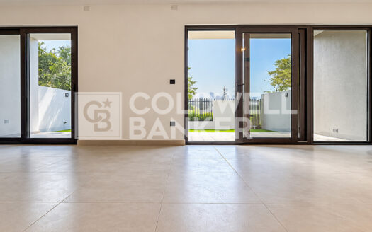 Pool & Park View | Landscaped | Kitchen Appliances