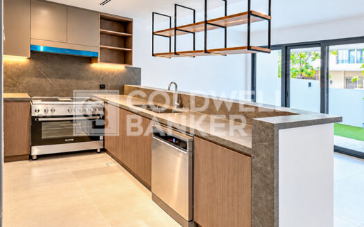 Pool & Park View | Landscaped | Kitchen Appliances