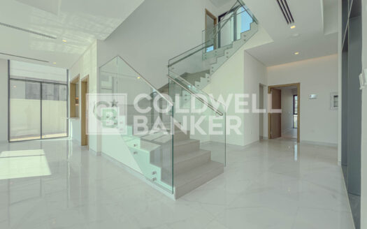 Large Villa | Internal | Single Row | Landscaped